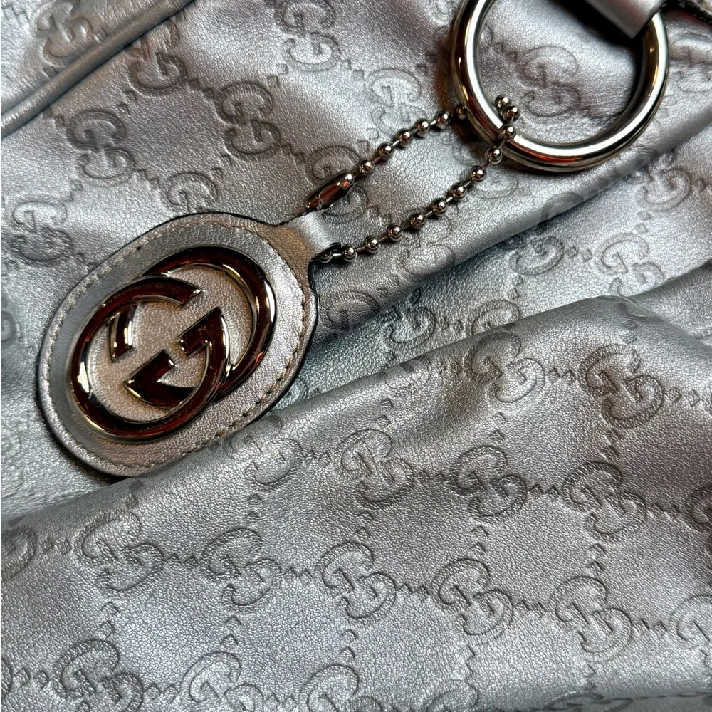 Gucci Sukey Metallic Silver Shoulder Bag With Charm- Authentic - Picture 3 of 17